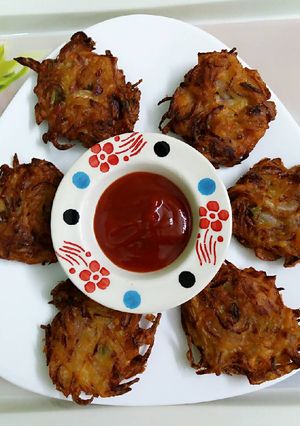 A picture of Piyaji (onion fritters).