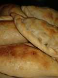 Pastes hidalguenses de papas con rajas y carne