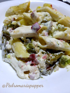 Una foto de Macarrones con verduras.(Thermomix)