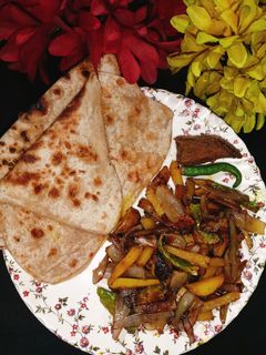 अजवाइन पराठा और प्याज वाली आलू की भुजिया। रेसिपी मुख्य फोटो