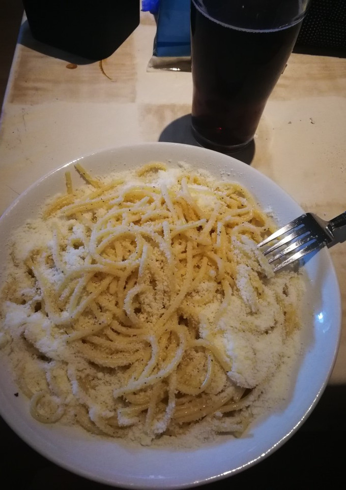 Una foto de Espaguetis con mantequilla y orégano