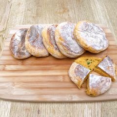 A picture of Bolo do caco (Madeiran bread).