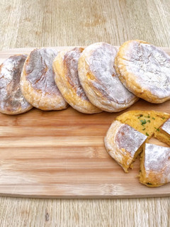 A picture of Bolo do caco (Madeiran bread).