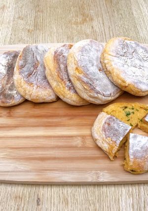 A picture of Bolo do caco (Madeiran bread).