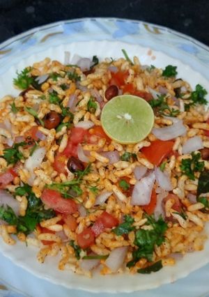 चटपटीत भडंग (Bhadang recipe in marathi) रेसिपी चे मुख्य फोटो 
