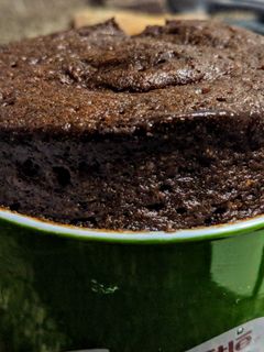 Una foto de BROWNIE🍫 Con Harina de Lentejas y 🍒Arándanos a la Taza...!