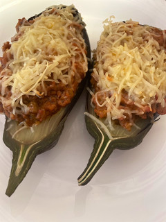 Una foto de Berenjenas rellenas de carne picada