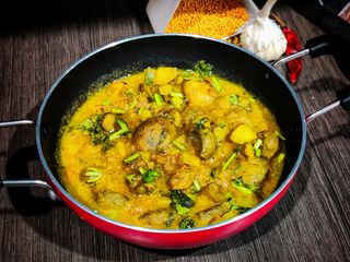 Chattu aloo besara (mushroom- potatoes cooked in mustard paste)