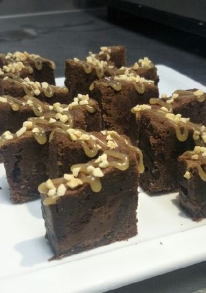 A picture of Caramel Cookies Cake.