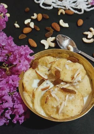 লুচির পায়েস (Luchir payes recipe in Bengali) রেসিপির প্রধান ছবি