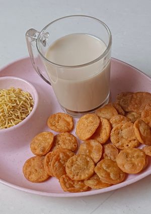 A picture of Little Crunchy Love BitesPerfect Tea Time Treat 💛By Krishna Dholakia.