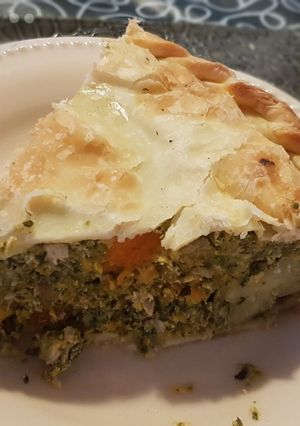 Una foto de Tarta de verduras salada 💎con todo lo que tenés en la heladera