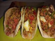Una foto de tacos de carne molida