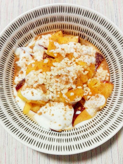 Una foto de Fruta y yogur