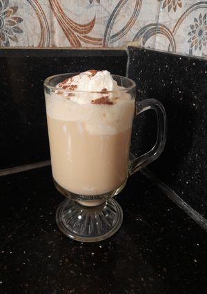 કોલ્ડ કોફી  વીથ વેનીલા આઈસ્ક્રીમ (Cold Coffee With Vanilla Ice Cream Recipe In Gujarati) રેસીપી મુખ્ય ફોટો