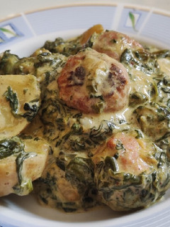 Una foto de Albóndigas con salsa de Gorgonzola, Espinacas y Patatas🧀