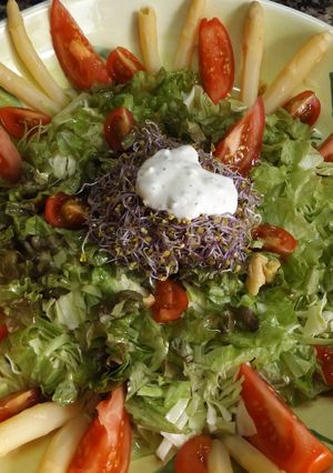Una foto de Ensalada de col “Corazón de buey” con mayonesa de pepino