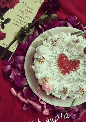 A picture of Red velvet cake in pan.
