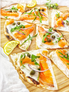 Una foto de Tortillas con Salmón ahumado