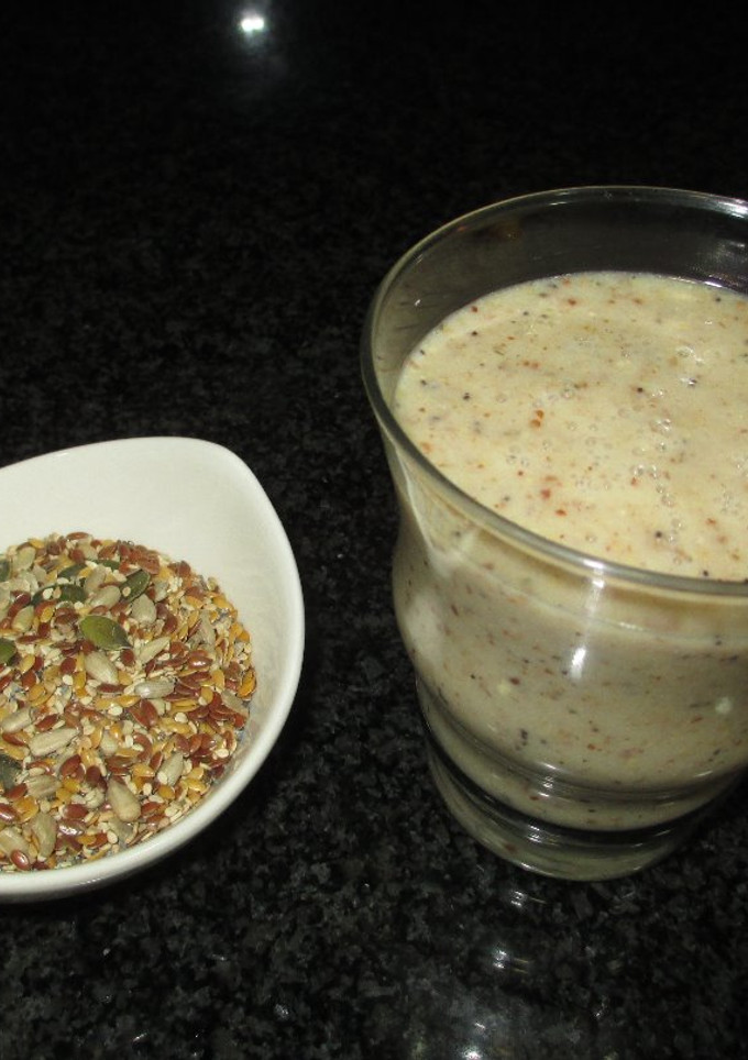 Una foto de Batido energético de mezcla de semillas para el desayuno- veggie