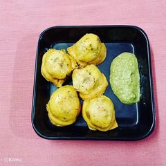 A picture of Steam batata vada.