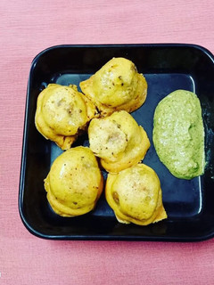 A picture of Steam batata vada.