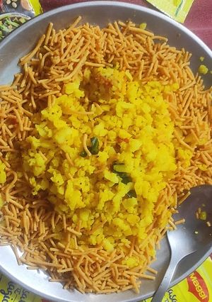 पोहा (Poha recipe in hindi) रेसिपी मुख्य फोटो