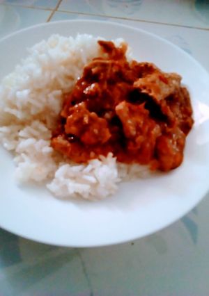 A picture of Rice and sosi.