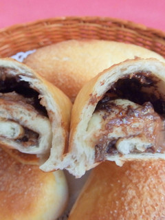 Una foto de Panecillos de leche rellenos de crema de chocolate