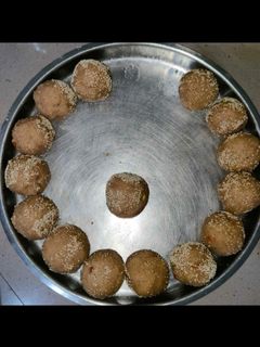 ચુરમા ના લાડુ (Churma Ladoo Recipe In Gujarati) રેસીપી મુખ્ય ફોટો