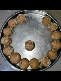 ચુરમા ના લાડુ (Churma Ladoo Recipe In Gujarati) રેસીપી મુખ્ય ફોટો
