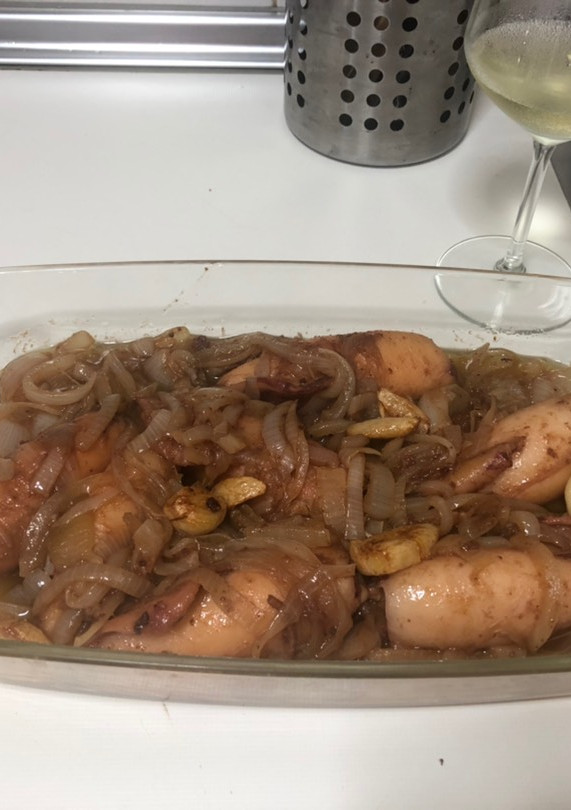 Una foto de Calamares encebollados. Sigo haciendo esta receta, me encanta. 👍