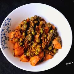 A picture of Aloo Palak Matar Sabzi.