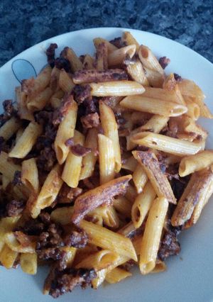Una foto de Macarrones con carne y leche evaporada