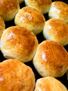 Una foto de Pancitos rellenos (dicen que los mejores del condado jaja 😂)