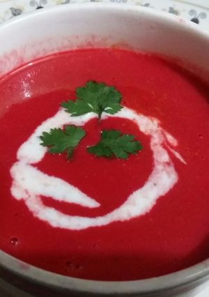 A picture of Creamy tomato soup.