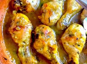 Foto principal de Muslos de pollo en salsa de limón, ajos y perejil