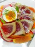 Uovo barzotto, con tonno scottato e verdure in vinaigrette 🥚🥒🍊🐟🥕
