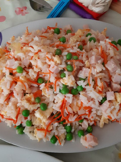 Una foto de Arroz tres delicias
