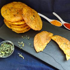 A picture of Fried khakhra.