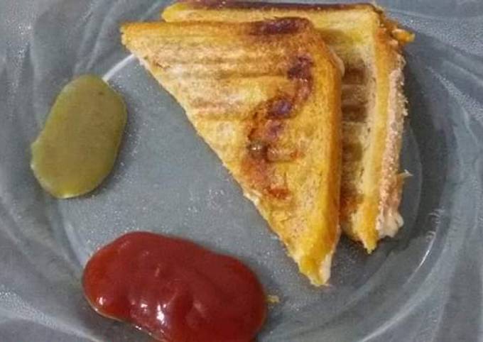 Veg cheese grilled sanwich