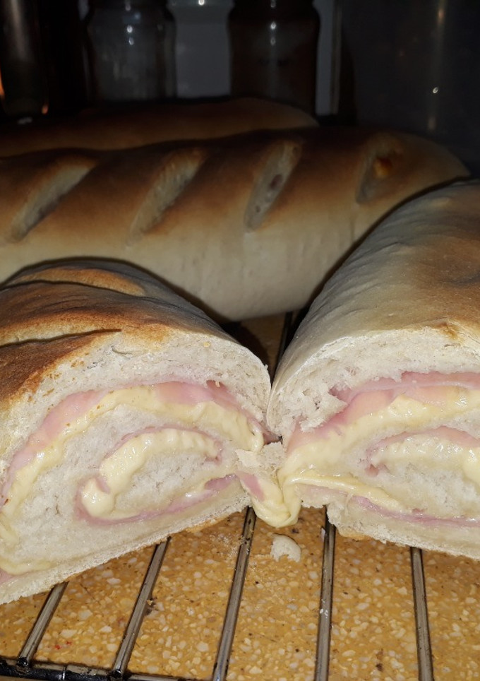 Una foto de Delicioso y fácil pan relleno
