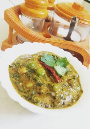 A picture of Methi matar malai.