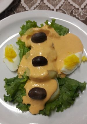 Una foto de Papas a la huancaína (plato bandera de Perú)