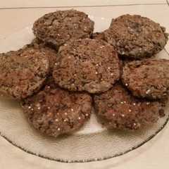 A picture of Hamburguesas de lentejas!! -Veganas.