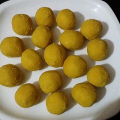 A picture of Besan laddu.