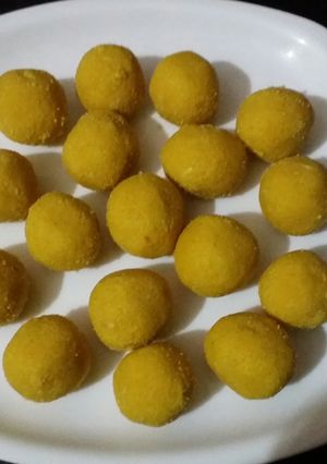 A picture of Besan laddu.