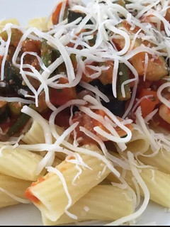 Una foto de Macarrones con todas las verduras que había en casa