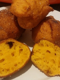 Una foto de Buñuelos de Zanahoria y Chispas de Chocolate. #Dulce