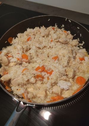 Une photo de Sauté de poulet au curry coco, carottes et riz